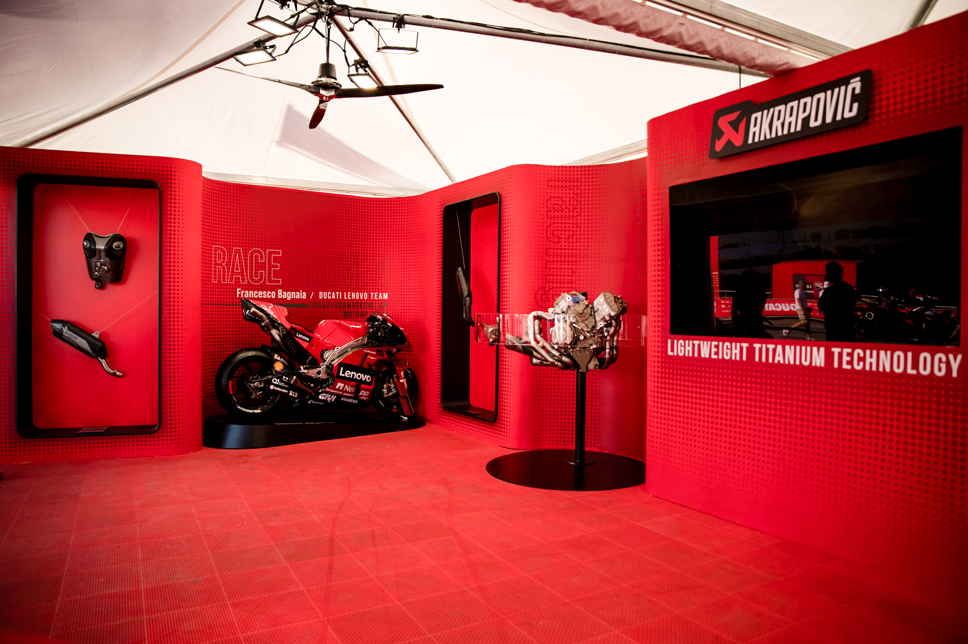 Akrapovic Ducati 4.jpeg