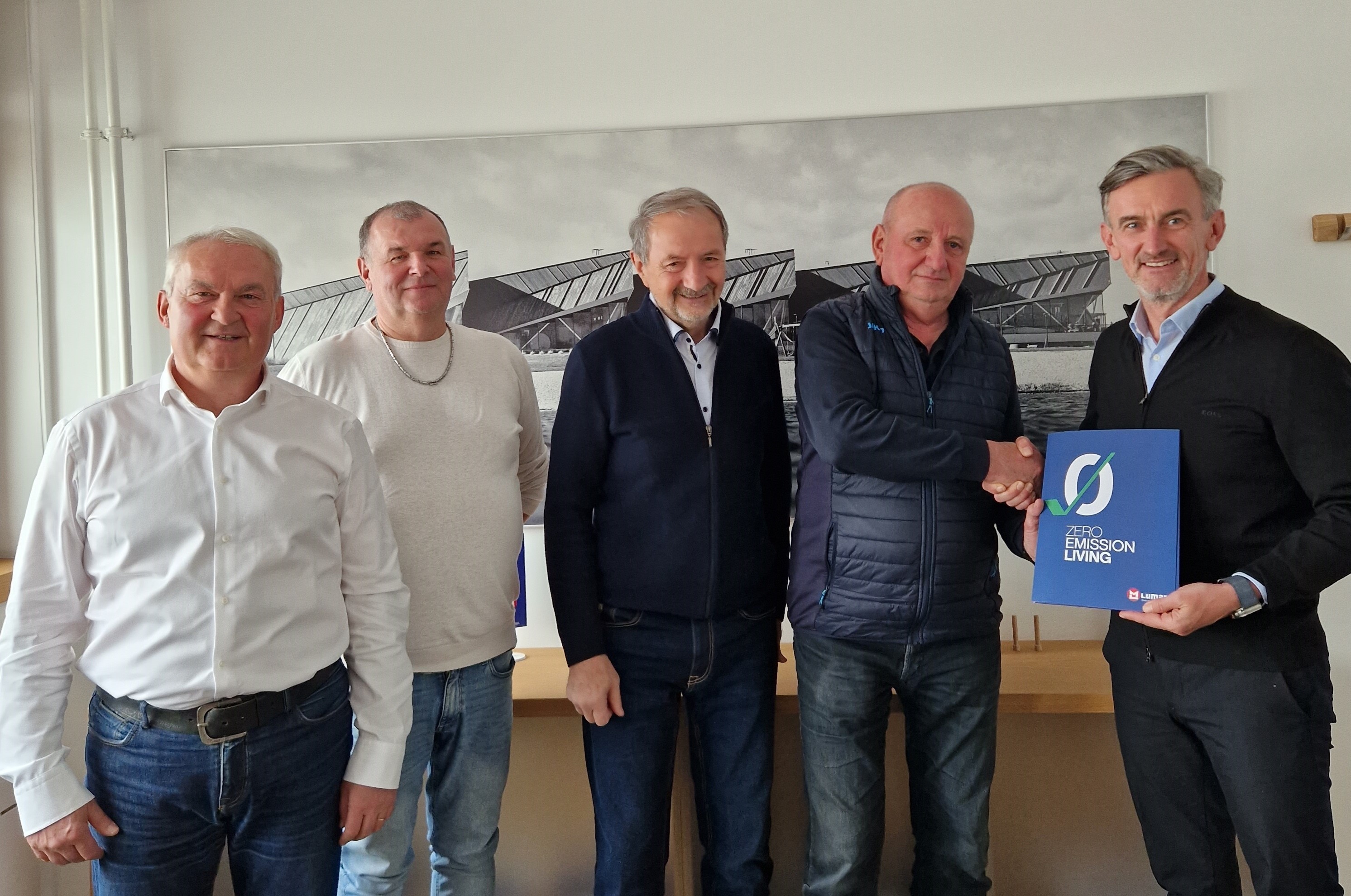 Crop - Na sliki_Predstavniki investitorja_Marjan Maček, Marjan Cigan, Franc Cipot, Bojan Berden in Marko Lukić, lastnik in direktor podjetja Lumar.jpg