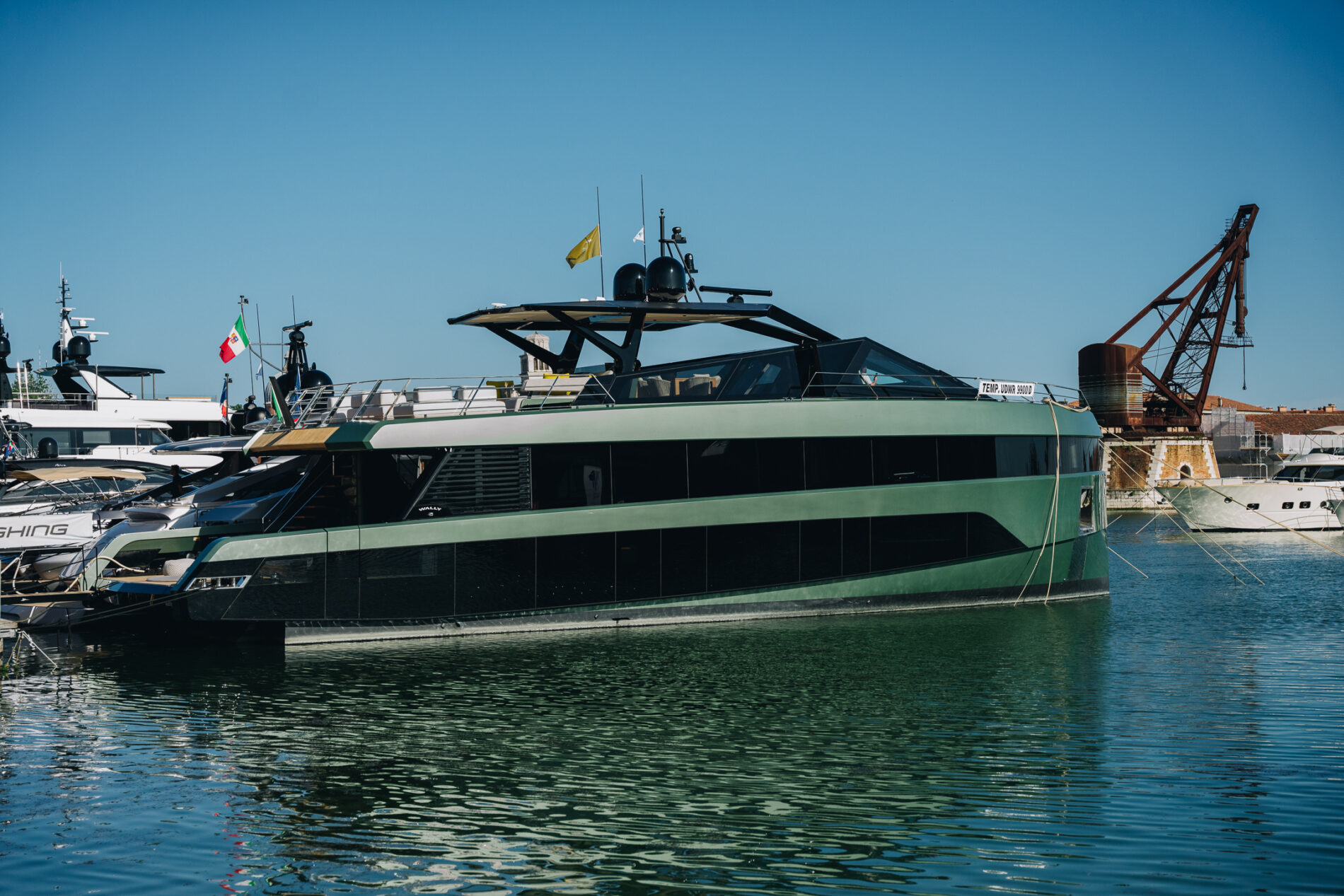 MennYacht_venezia_websize-59-of-252-1900x1267.jpg