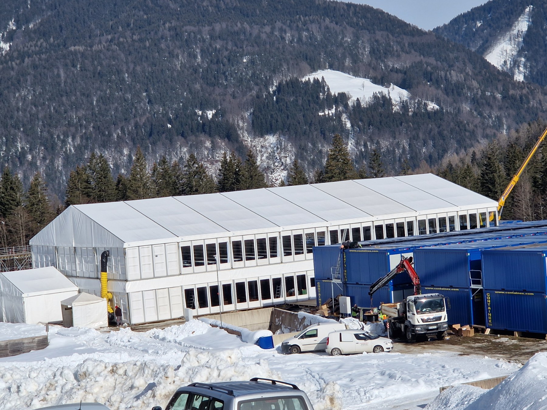 Planica šotori Petre.jpg