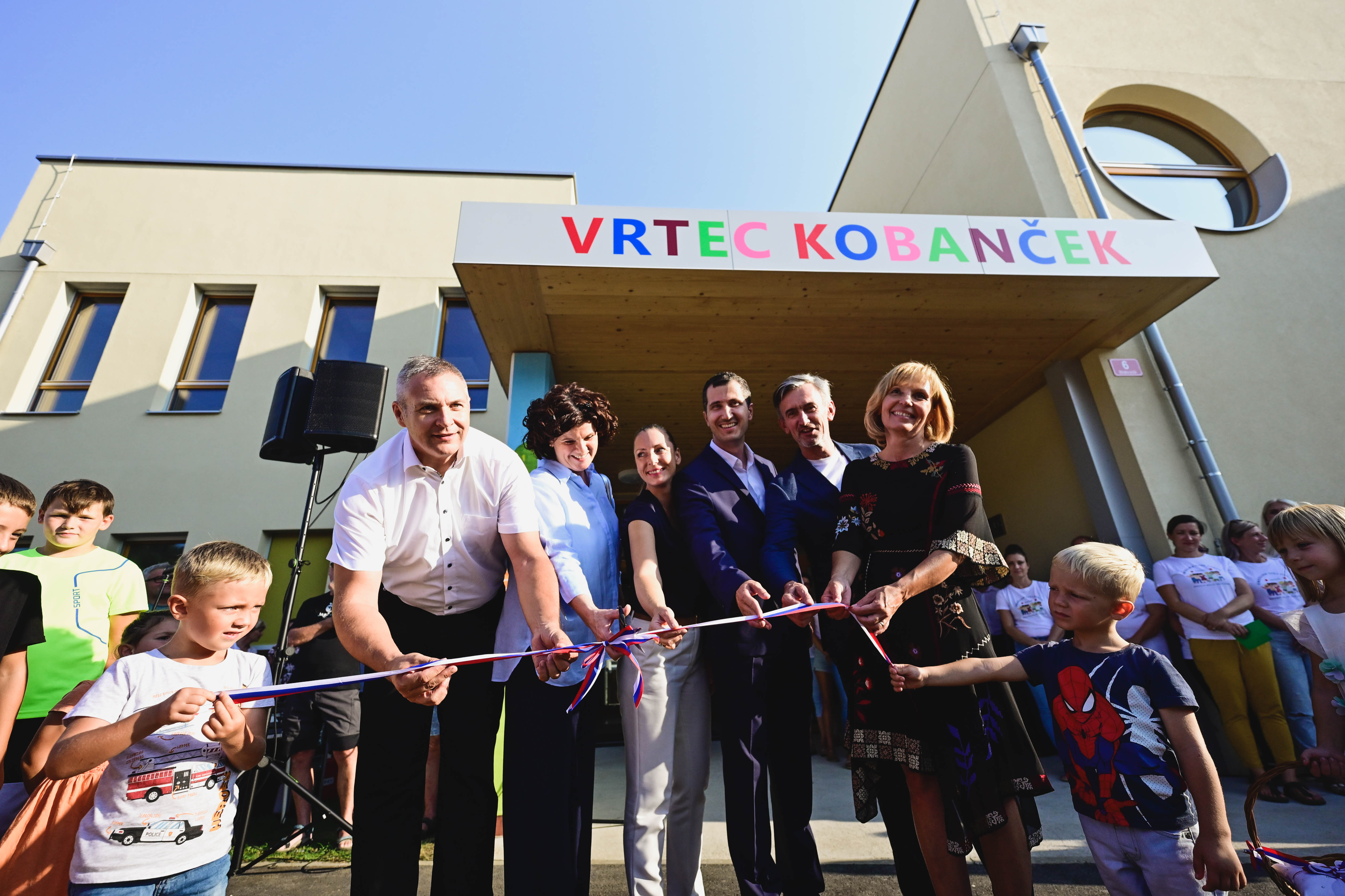 Mag. Dejan Židan, dr. Vlasta Krmelj, Eva Hren, dr. Rok Cajzek, Marko Lukić in Manja Kokalj Foto_pigac.si.jpg