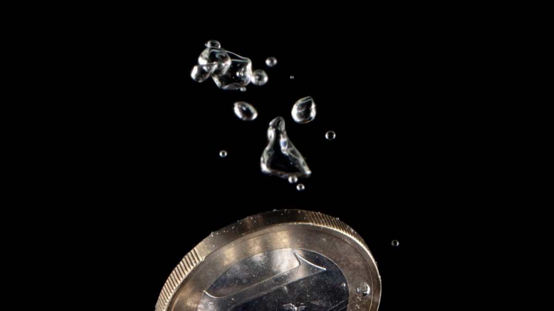 Likvidnost ostaja visoka, a prilagoditve bodo nujne