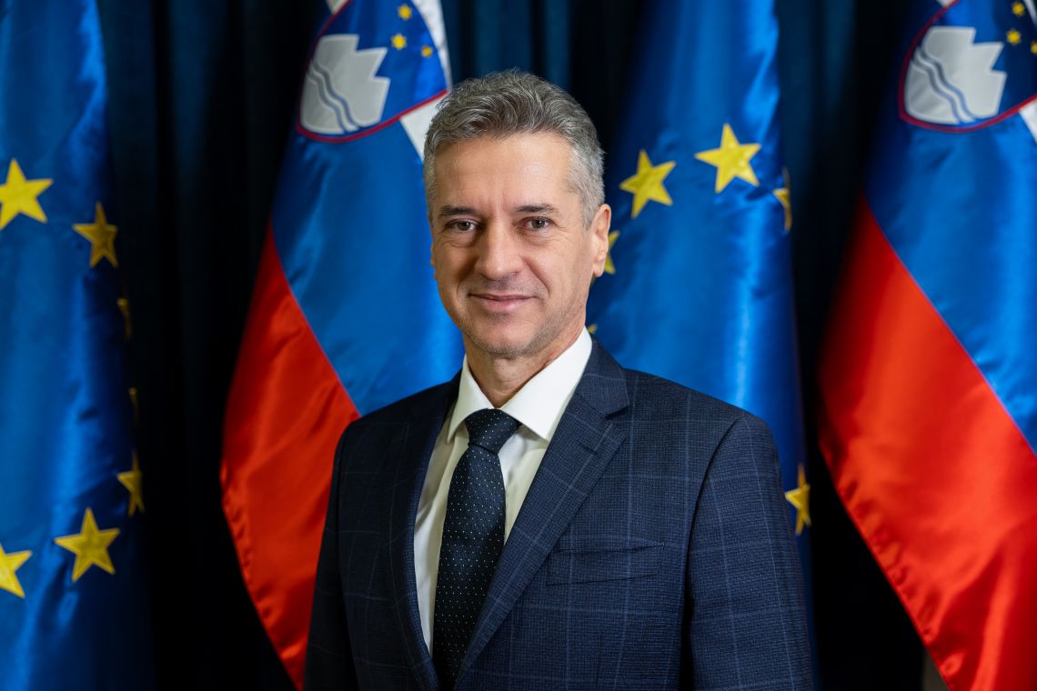 Odziv SBC: Robert Golob vam za božič podarja nov davek