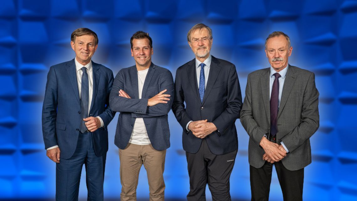 Blefiranje, preigravanje in zvijanje rok