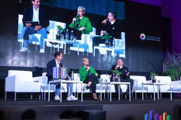 Pojasnilo za javnost: Vprašanje predsedniške rezidence je odprl SBC, ne predsednica republike