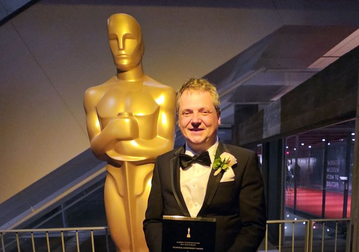 V ZDA je ustvaril vrhunsko kariero, slovenski politiki pa pošilja jasno sporočilo