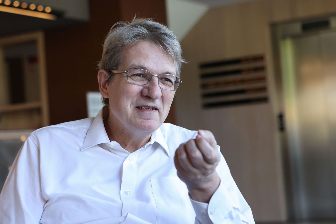 Janez Šušteršič: Robert Golob se ne obnaša niti svoji starosti primerno, kaj šele kot predsednik vlade