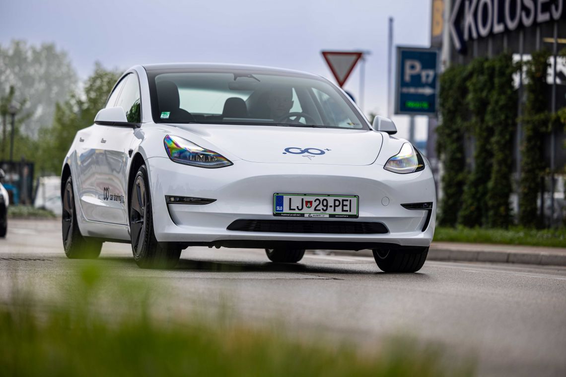 Premierno v Sloveniji: Tesla v največjem slovenskem sistemu souporabe Avant2Go