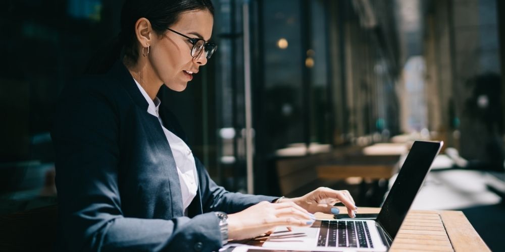Recept, kako se znebiti papirnih računov in poslovati digitalno
