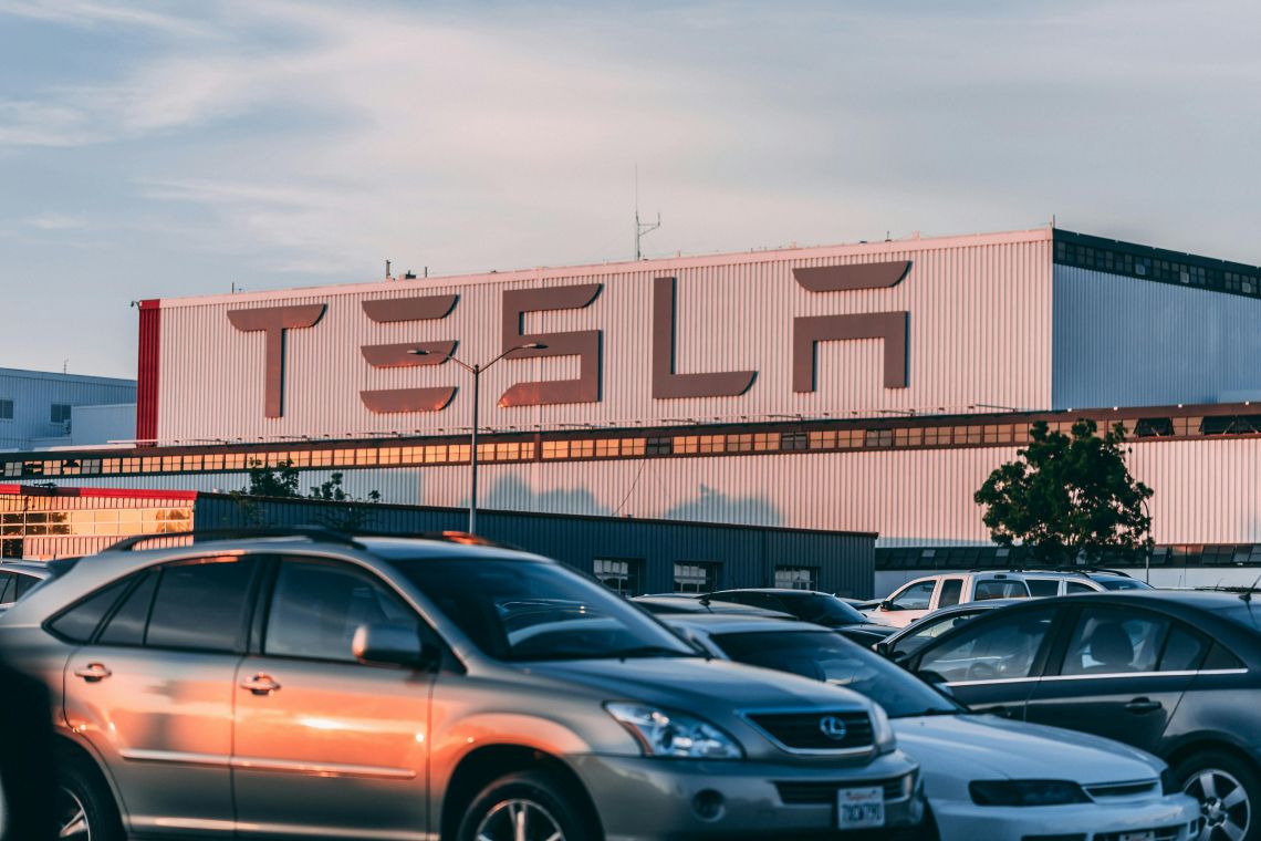 Elon Musk prvi človek na svetu z več kot 400 milijardami dolarjev premoženja