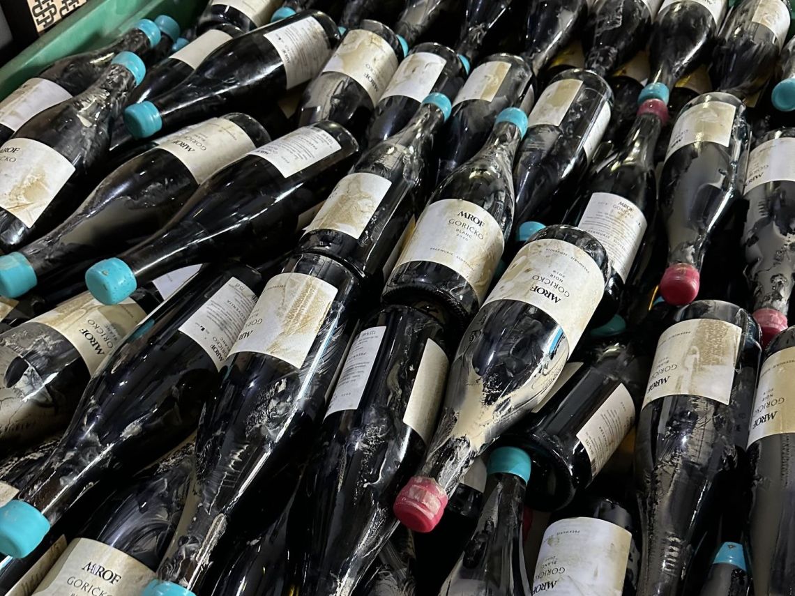 Dobrodelna odprodaja vin s poškodovano etiketo