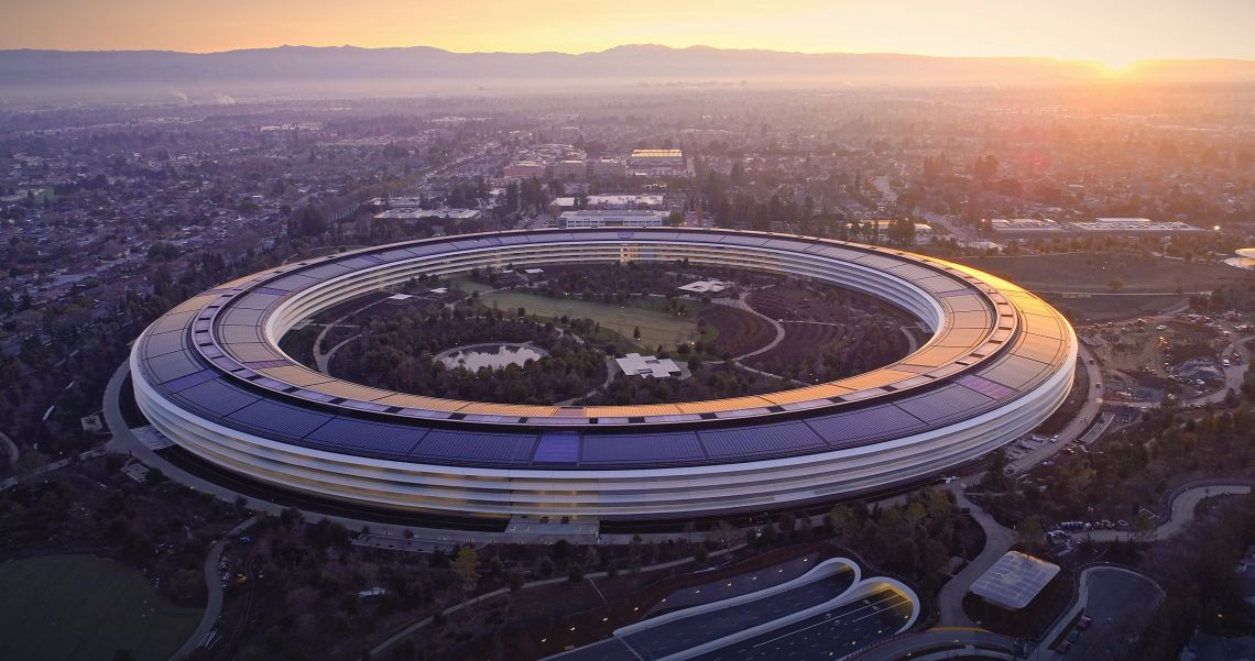 Apple zaradi carin pričakuje za 900 milijonov dolarjev dodatnih stroškov