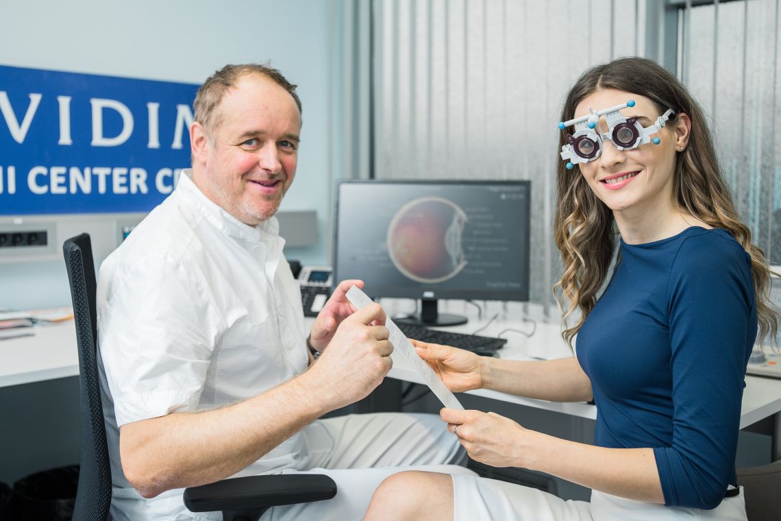 VIDIM – 20 let vrhunske očesne kirurgije: dioptrija odpravljena v 9 sekundah