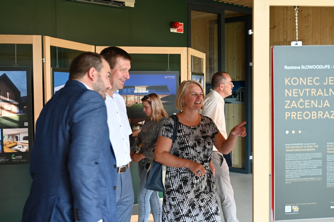 Razstava Bivanje z lesom praznuje izjemno obletnico
